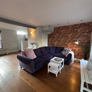 Contemporary 2BDR City Retreat