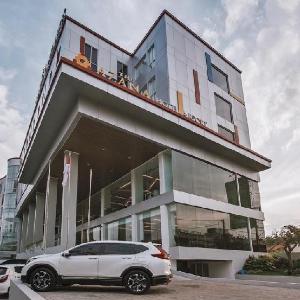 The Azana Hotel Airport Semarang