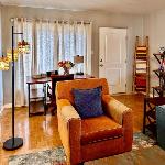 2 bedroom large fenced yard 3 mins from farmers market