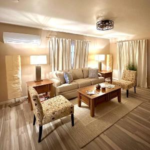 1 bed with washer dryer in unit soaker tub near Field of Dreams