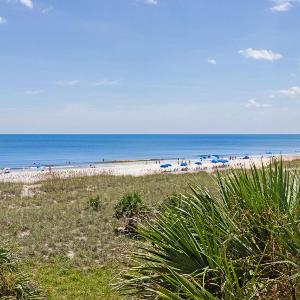 Vintage Ocean View Paradise - 1BR - Beachfront