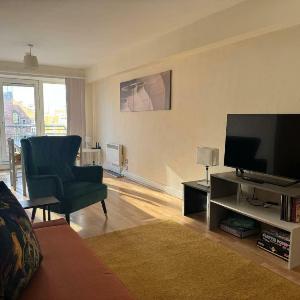 Spacious 2BDR Central Flat with Parking