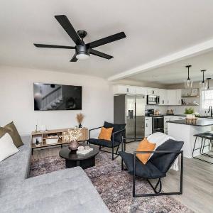 The Madison - 5 Minutes to Downtown Firepit and Deck!