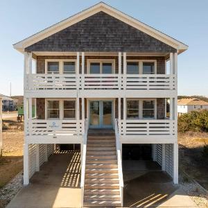 Spacious KDH Getaway with Views Near Beach & Shops