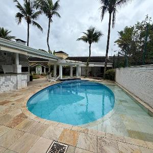 Bela casa em Guarujá à 300 metros da praia
