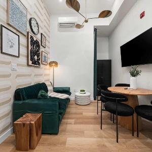 The McCaul by Casa Hotels Downtown Suite Near AGO
