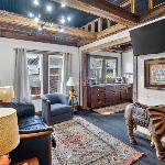 Downtown Mid-Century Escape Columbia House Unit C