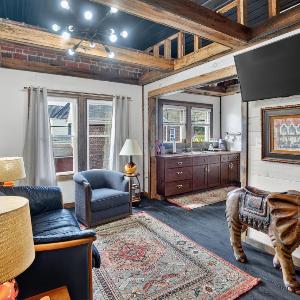 Downtown Mid-Century Escape Columbia House Unit C