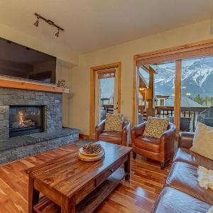 Rundle Range Retreat Lux Mtn View Condo near dt