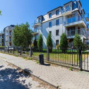 Cosy Apartments with Parking & Balcony by Noclegi Renters