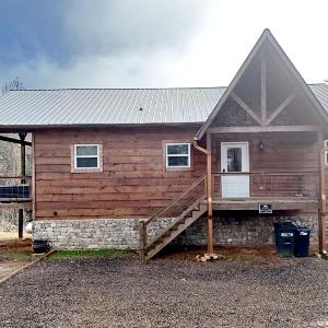 Rustic Moose- Hot Tub Pets OK Pool Table Wifi Views-Close to Ocoee River