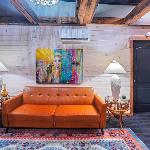 Stylish Retro Stay Columbia House Unit D apts