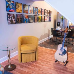 Bright and Hip 2BR Condo in Heart of Ohio City