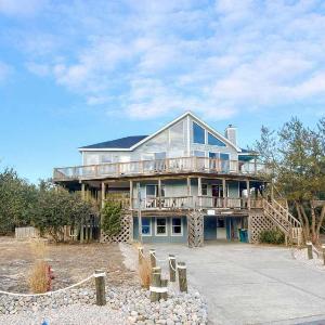 New Listing Pool Hot Tub & 2-Min Walk to Beach
