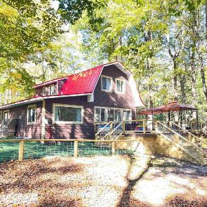 100-Acre Luxury Dog-Friendly Sleeps 8-10