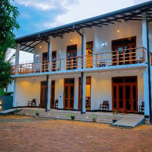 Coco Breeze 4BR Private Family Villa in Ahangama
