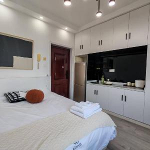 TianLe - Bright Modern City Studio with City-View Windows