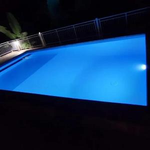 Studio moderne près de Capesterre-Belle-Eau avec piscine