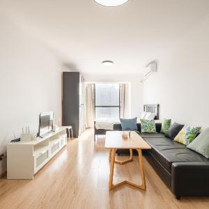 YunYing - Spacious Urban Flat with Panoramic City-View Windows