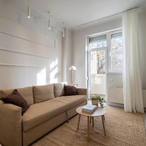 Modern 2BR Apartment - Balcony Views on Blvd Corneliu Coposu