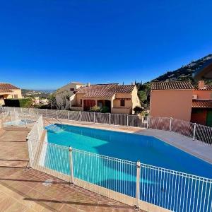 Appartement 2 Pièces avec Mezzanine et Parking à Cavalaire - FR-1-226B-251