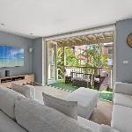 Bright Home Steps from Double Bay Beach