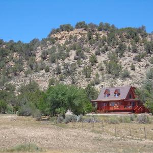 Family Cabin with Views just minutes from Zion Nat'l Park