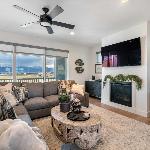 Modern Retreat for Groups with Majestic Views