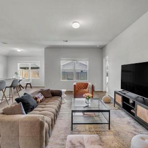 Marbella Lane - Polished 3BR Home in Austin TX