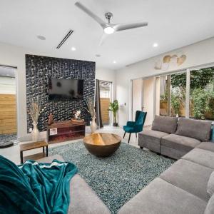 Luxury 3 4 Home in Las Olas with Pool and Hot Tub Near the Beach