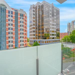 Modern Cityscape Abode with Balcony near Queen St