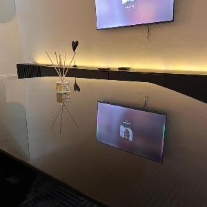 SKYKLASS Luxury home serviced apartment 24hrs Light smart tv smart home and water heater