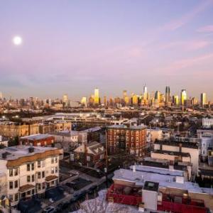 Luxury Stay Minutes from Manhattan Modern 2BR
