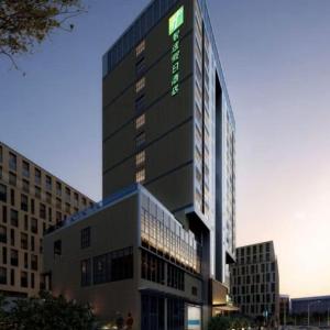 Holiday Inn Express Shenzhen Baolong Metro Station By IHG