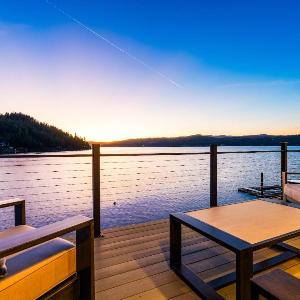 Luxury Waterfront Retreat Dock Views & Lake Days