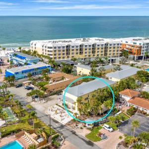 2BR Beach Club – Heated Pool Hot Tub & Beach