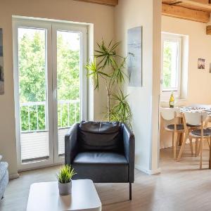Küstenglück 3 Modernes Maisonette-Apartment mit Meerblick & Kickerspaß - 200m zum Strand & Bäcker