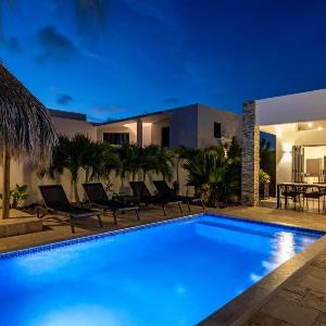 Villa Vredenberg - Modern Private Villa with Pool in Gated Resort