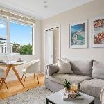 The Little Lawrence - Sunny Village Nook by the Sea