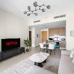VayK - Modern 1BR Getaway in Creek Harbour