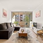 Cosy One Bedroom unit near Sydney CBD Sleeps four with Balcony Sydney 