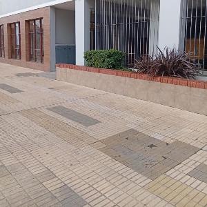 Impecable y amplio Zona Polideportivo y Hospital Privado