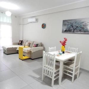 Sea View & Big Balcony- Spacious Modern Apt - Perla 2