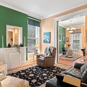 Charming Churchill Downs Cottage-Family Friendly