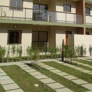 Apartamento duplex 350 metros da praia do Pero