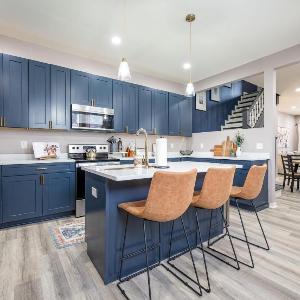 Mins to Downtown 2 King Beds Free Parking Family Friendly