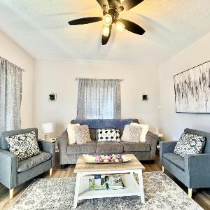 Newly Remodeled 2 Bedroom Home in Shelbyville Family Friendly