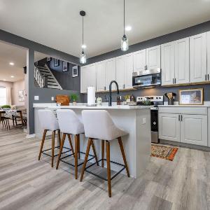 Modern & Stylish - Mins to Downtown - Family Friendly