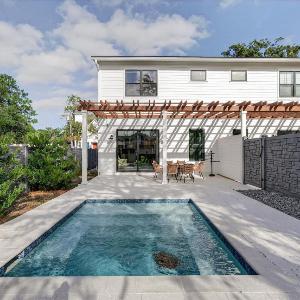 Townhomes with Pool and Game Room by Isla Dorada