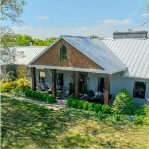 Whispering Prairie Lodge